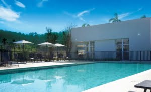 Piscina do Clube Life Granja Viana - Terrenos a venda em Cotia SP