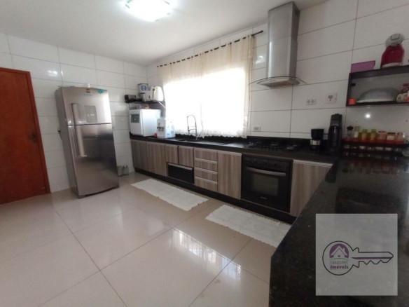 Casa a venda de 166m² com 3 quartos no condomínio Villa D'este em Cotia SP - CA0654