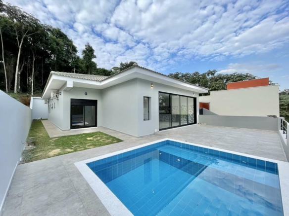 Casa a venda na Granja Vianna com 3 suítes, térrea com piscina no Condomínio reserva do Vianna - cod 864 MPM