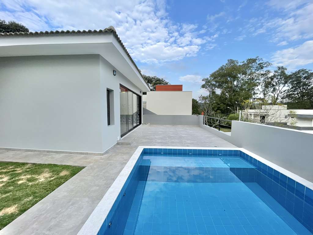 Casa a venda na Granja Vianna com 3 suítes, térrea com piscina no Condomínio reserva do Vianna - cod 864 MPM