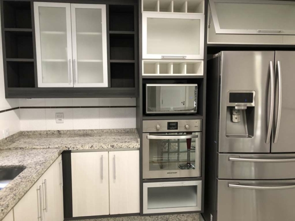 Casa a venda com 3 dormitórios no Condomínio Porto Seguro em Cotia SP