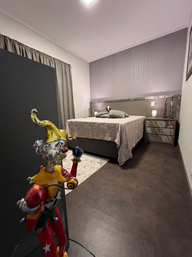 casa-a-venda-com-3-suites-condominio-terras-de-santa-adelia-vargem-grande-paulista-sp (24) Casa a venda com 3 suítes no Condomínio Terras de Santa Adélia em Vargem Grande Paulista - SP