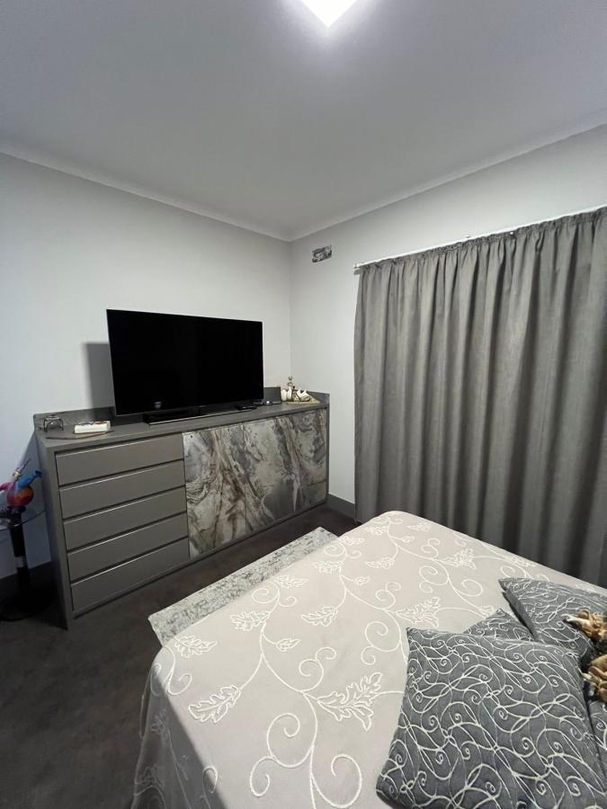 casa-a-venda-com-3-suites-condominio-terras-de-santa-adelia-vargem-grande-paulista-sp (25) Casa a venda com 3 suítes no Condomínio Terras de Santa Adélia em Vargem Grande Paulista - SP