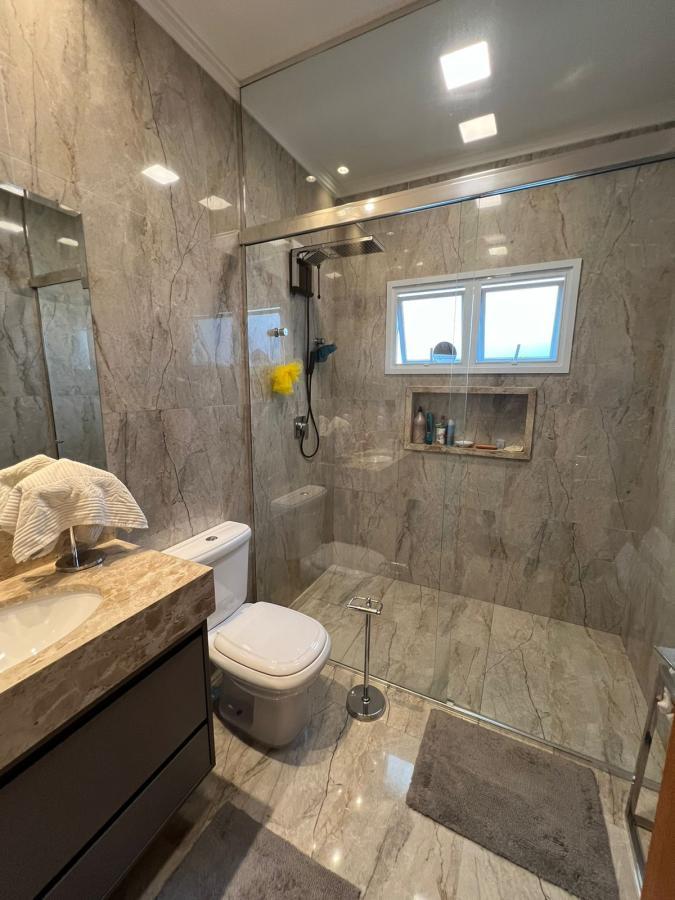 casa-a-venda-com-3-suites-condominio-terras-de-santa-adelia-vargem-grande-paulista-sp (28) Casa a venda com 3 suítes no Condomínio Terras de Santa Adélia em Vargem Grande Paulista - SP